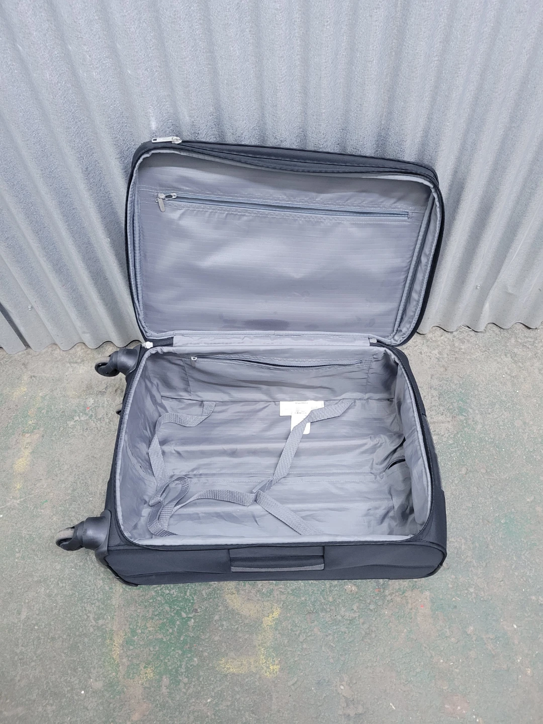 AmazonBasics Black Spinner Suitcase - photo 4