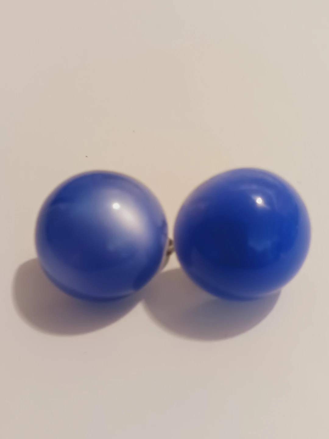 Cats Eye Blue Lucite Screw-Back Vintage Earrings