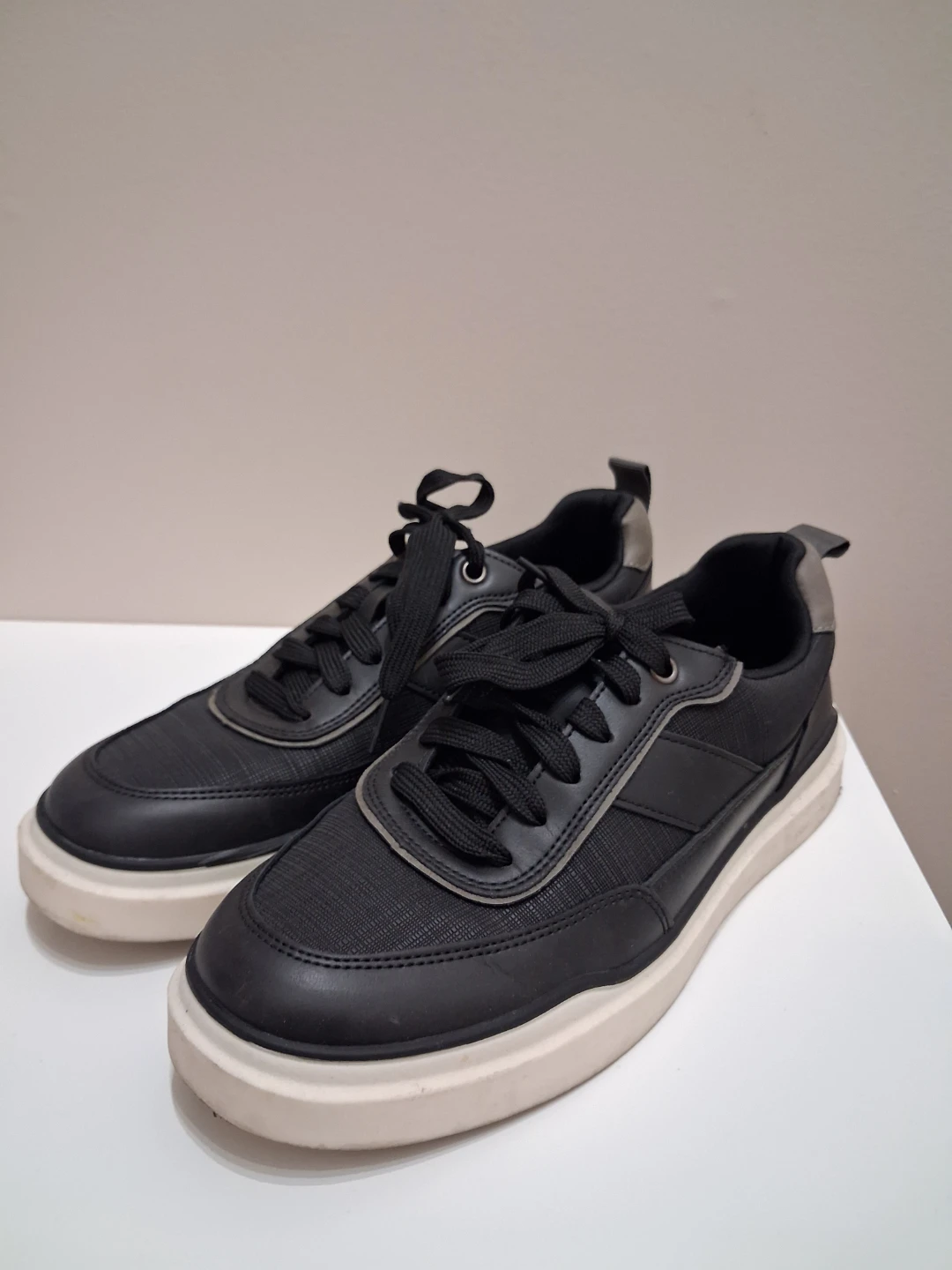 Men's Black Sneakers - Size 8