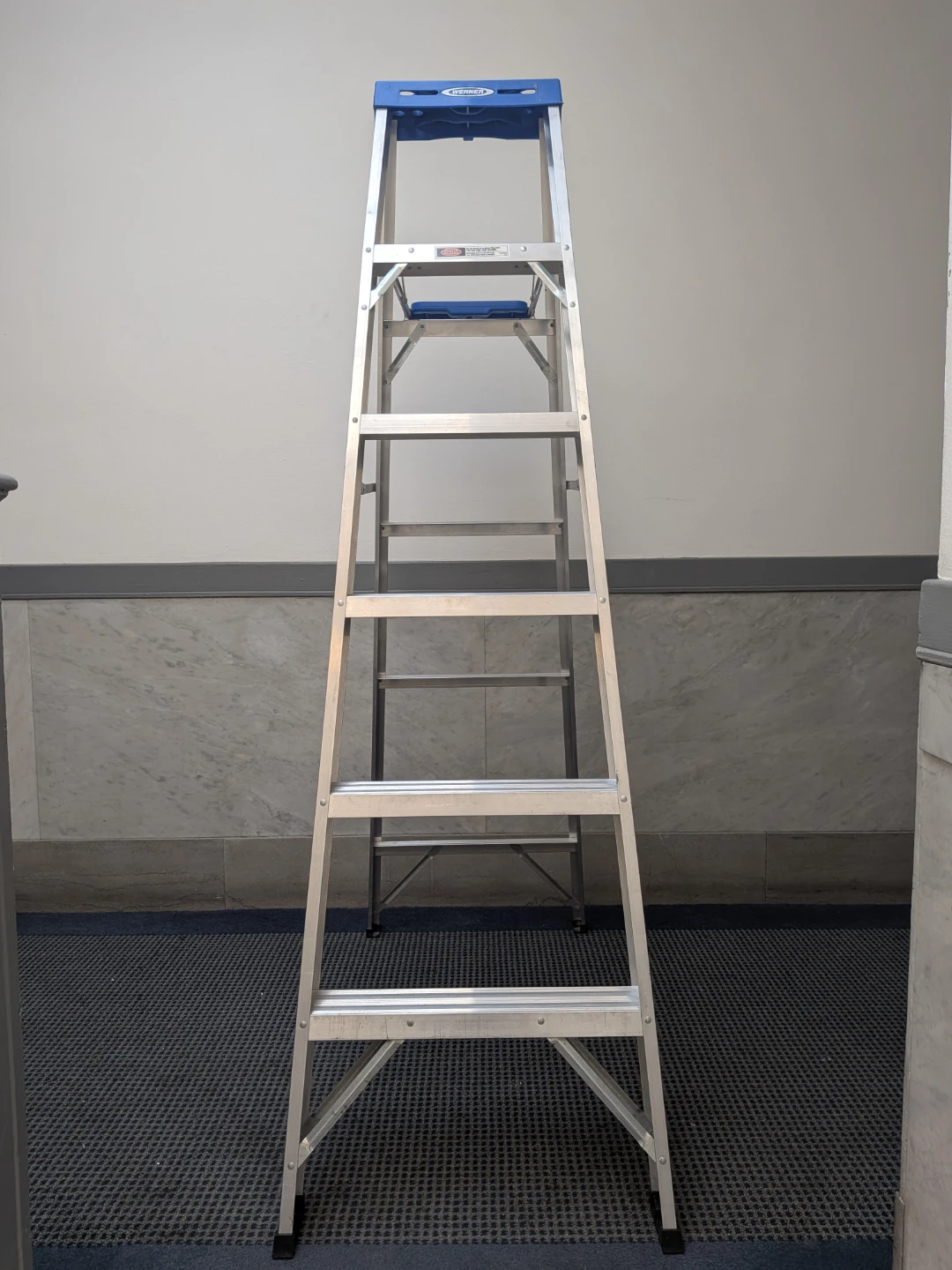 Werner 6-Ft Aluminum Step Ladder (250 lb) - photo 3