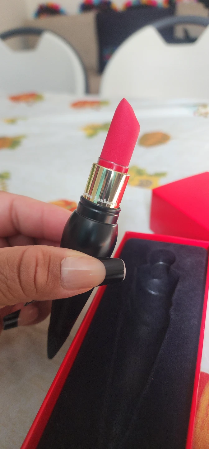Christian Louboutin Velvet Matte Lipstick - Red Dramadouce - photo 5