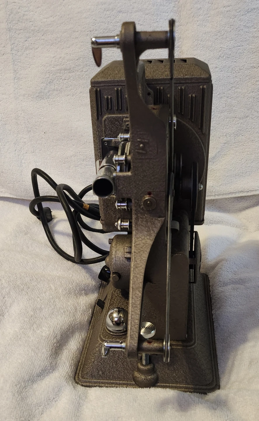 Keystone 8mm Projector Model R-8 with 3 used reels -  Pre-owned - photo 3