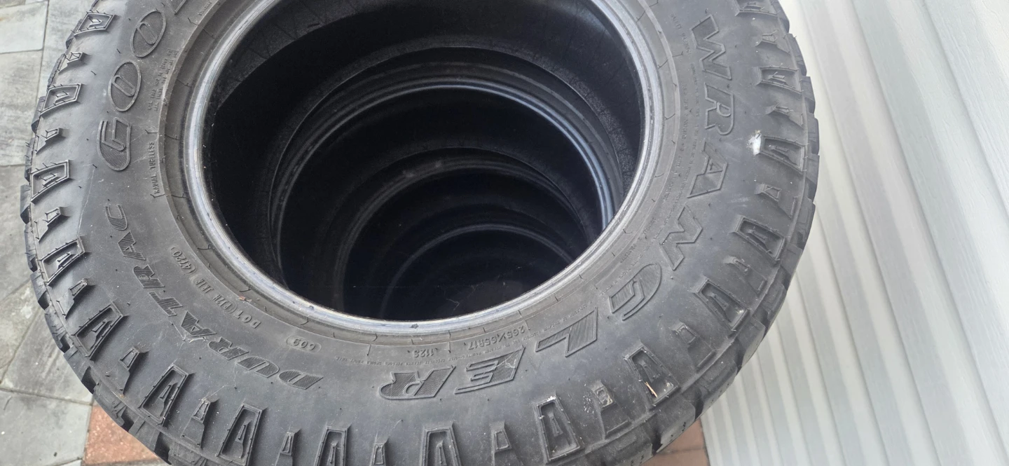 265/65R17 GOOD YEAR WRANGLER DURATRAC -