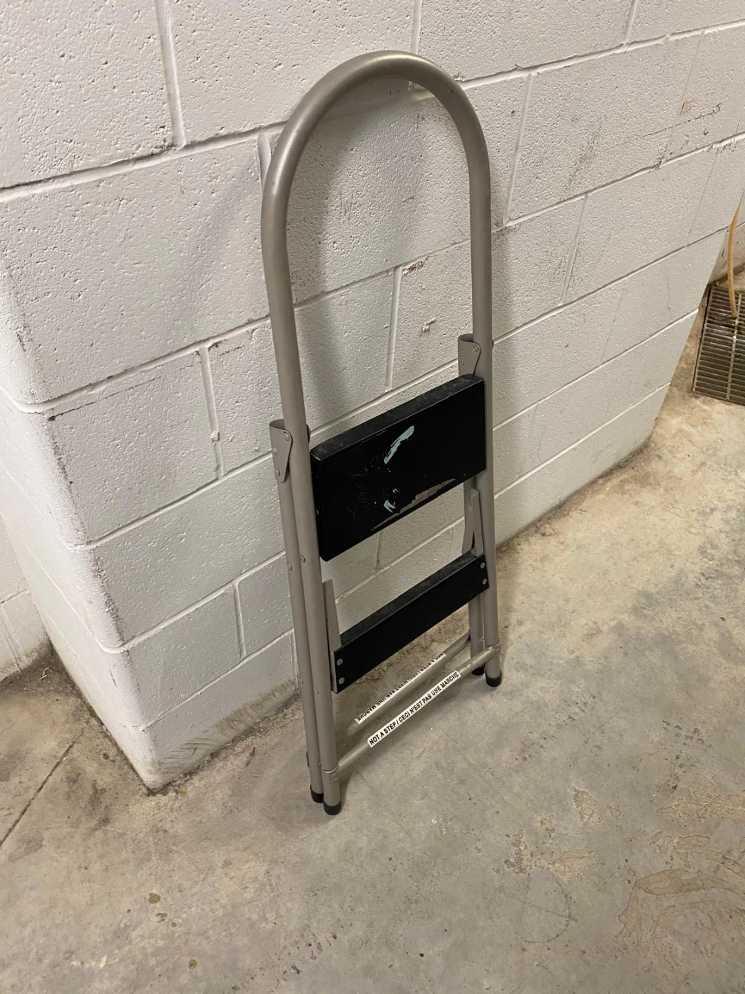 Lite 2-Step Folding Ladder - photo 4