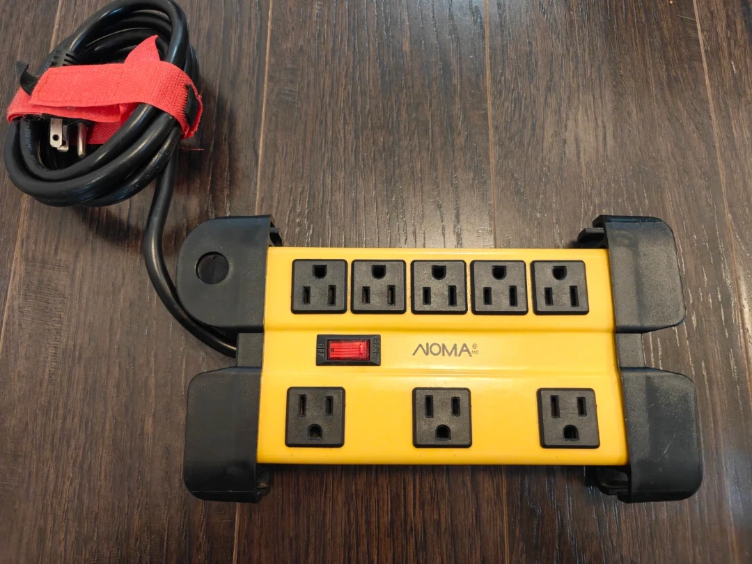 NOMA 8-Outlet Power Bar w/ Circuit Breaker - photo 2