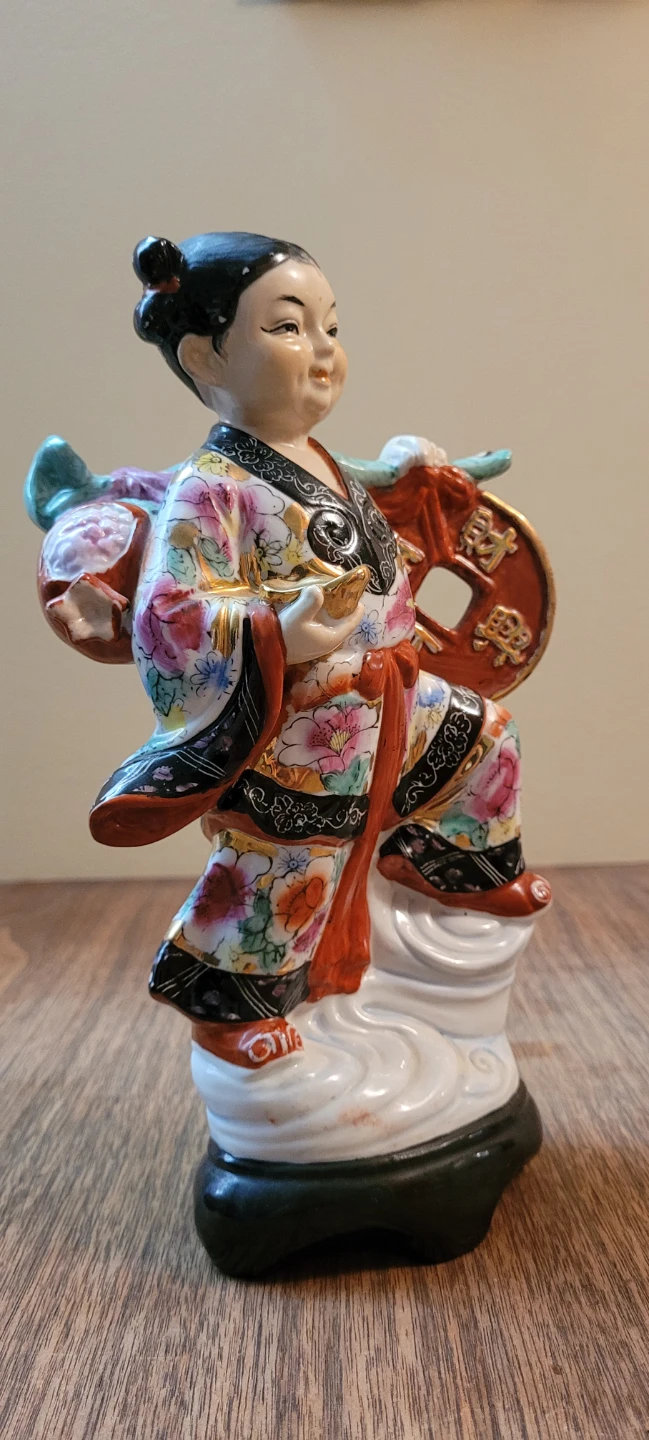 Chinese Porcelain Figurine - photo 3