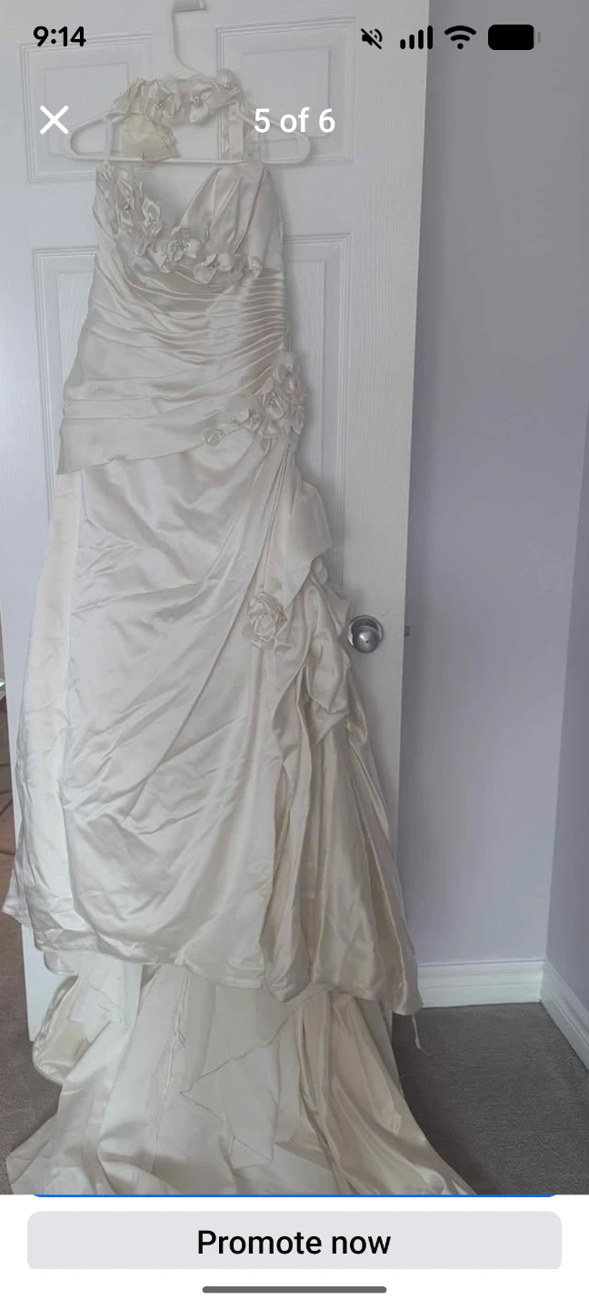 Ivory Strapless Wedding Gown - photo 4