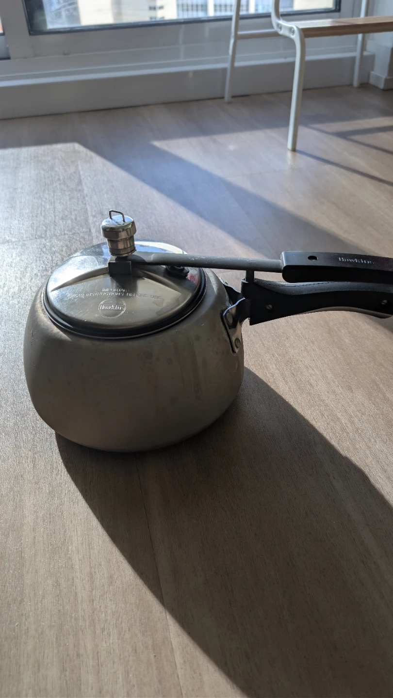 Hawkins Contura Black Pressure Cooker 3 Litre