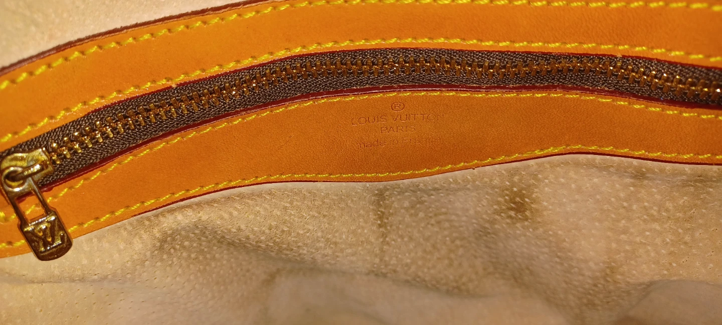 Louis Vuitton Alma MM Monogram Handbag - photo 5