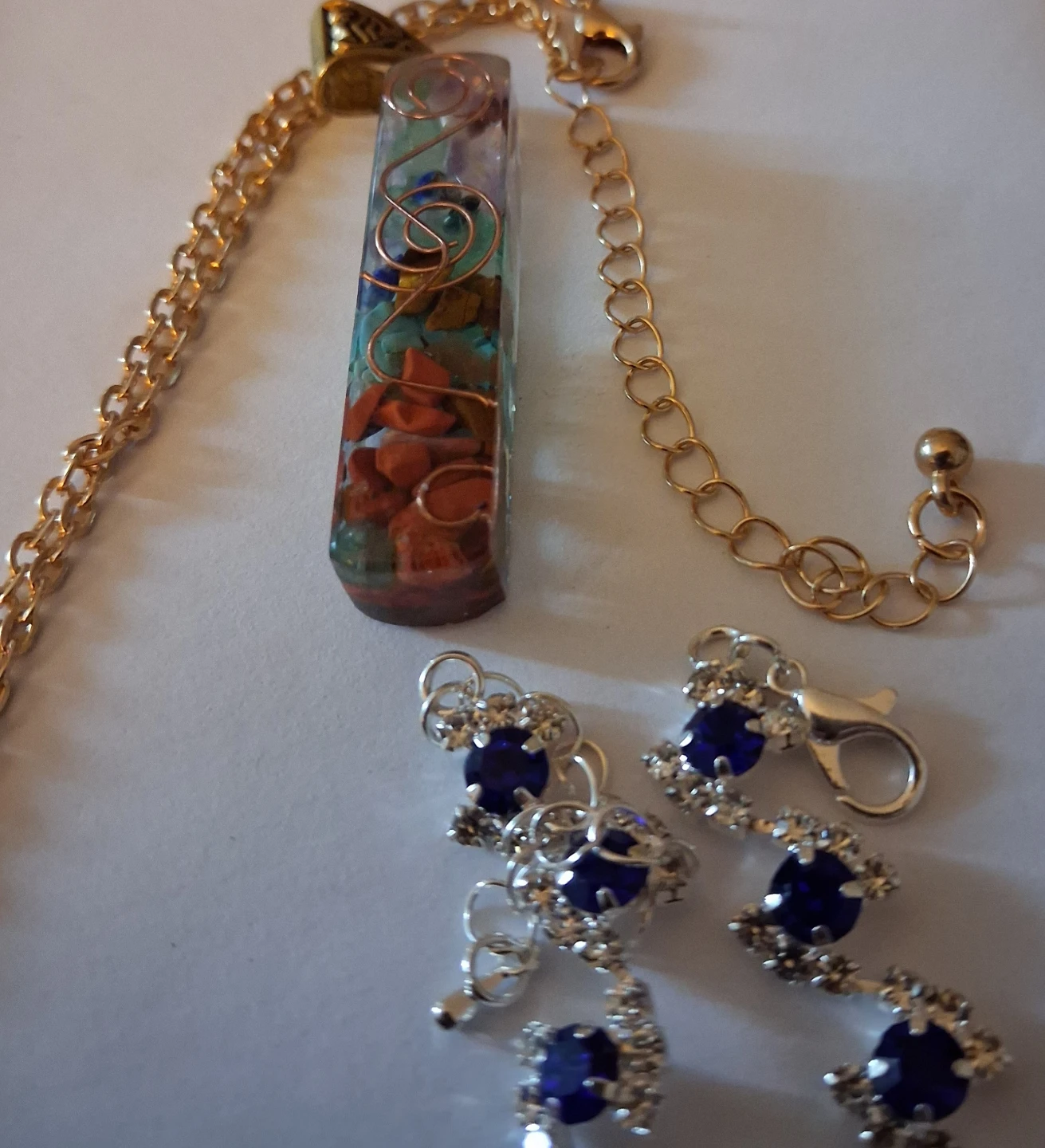 Jewellery Set: Resin Pendant and Blue Crystal Bracelet - photo 3