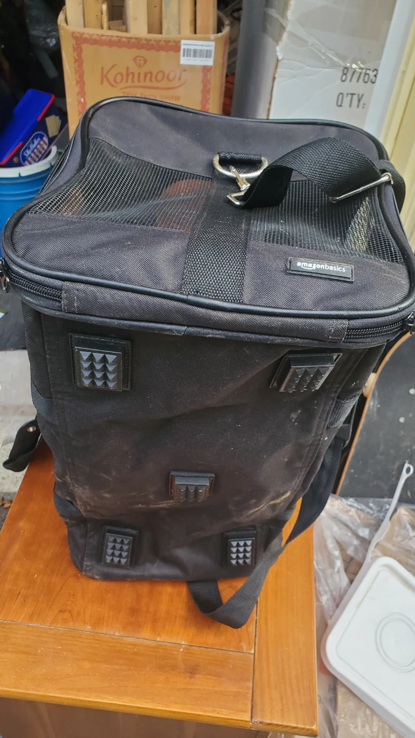 AmazonBasics Black Pet Carrier - photo 5