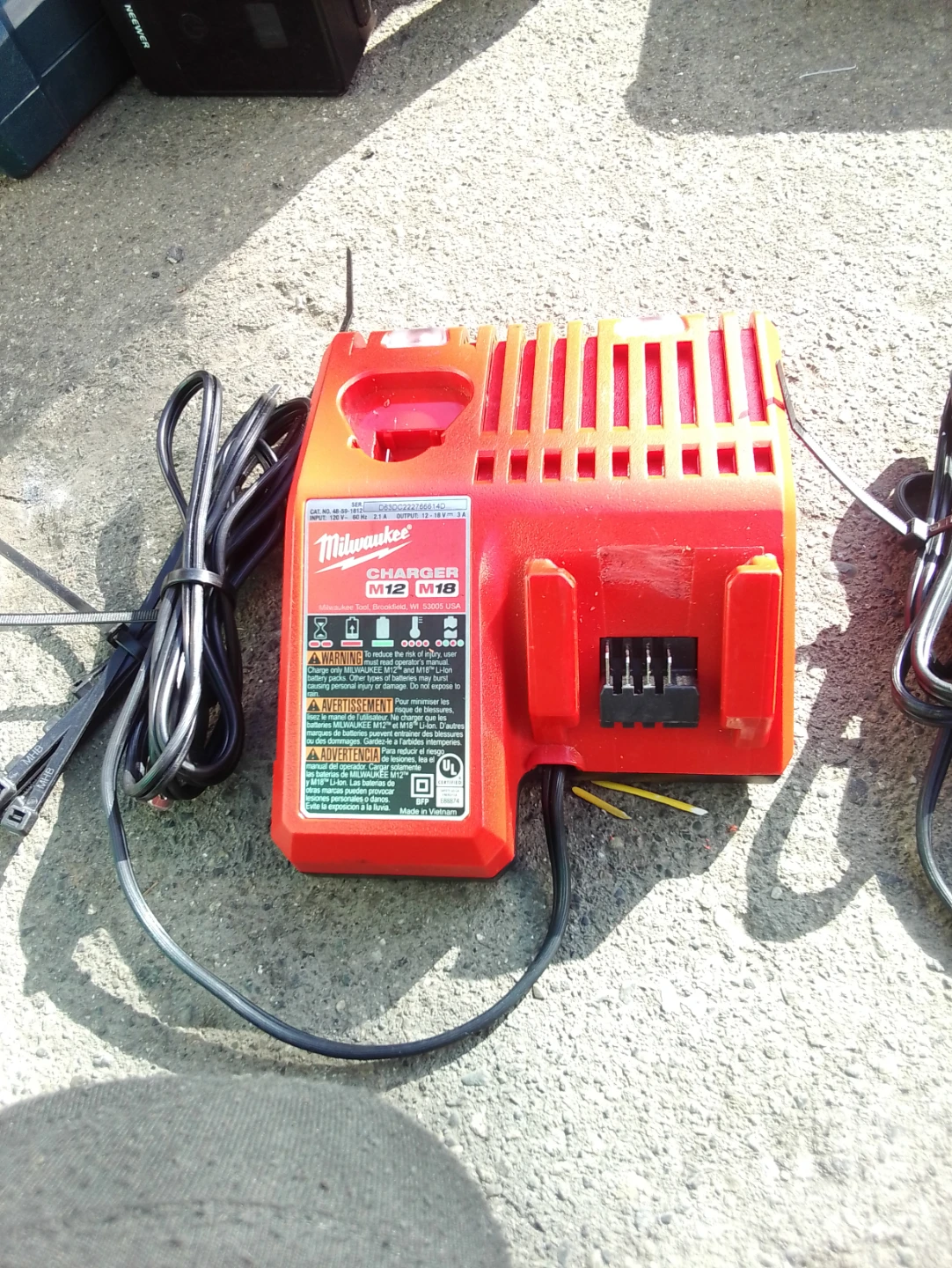 Milwaukee M12 & M18 Multi-Voltage Battery Charger