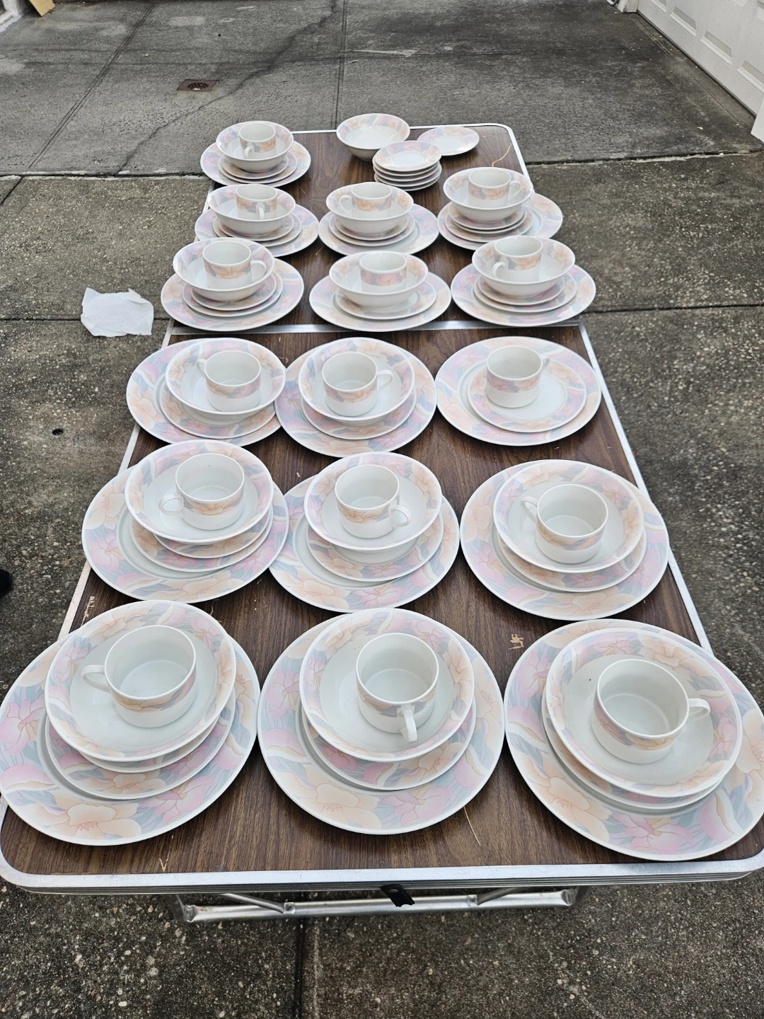 90 pieces fine china set