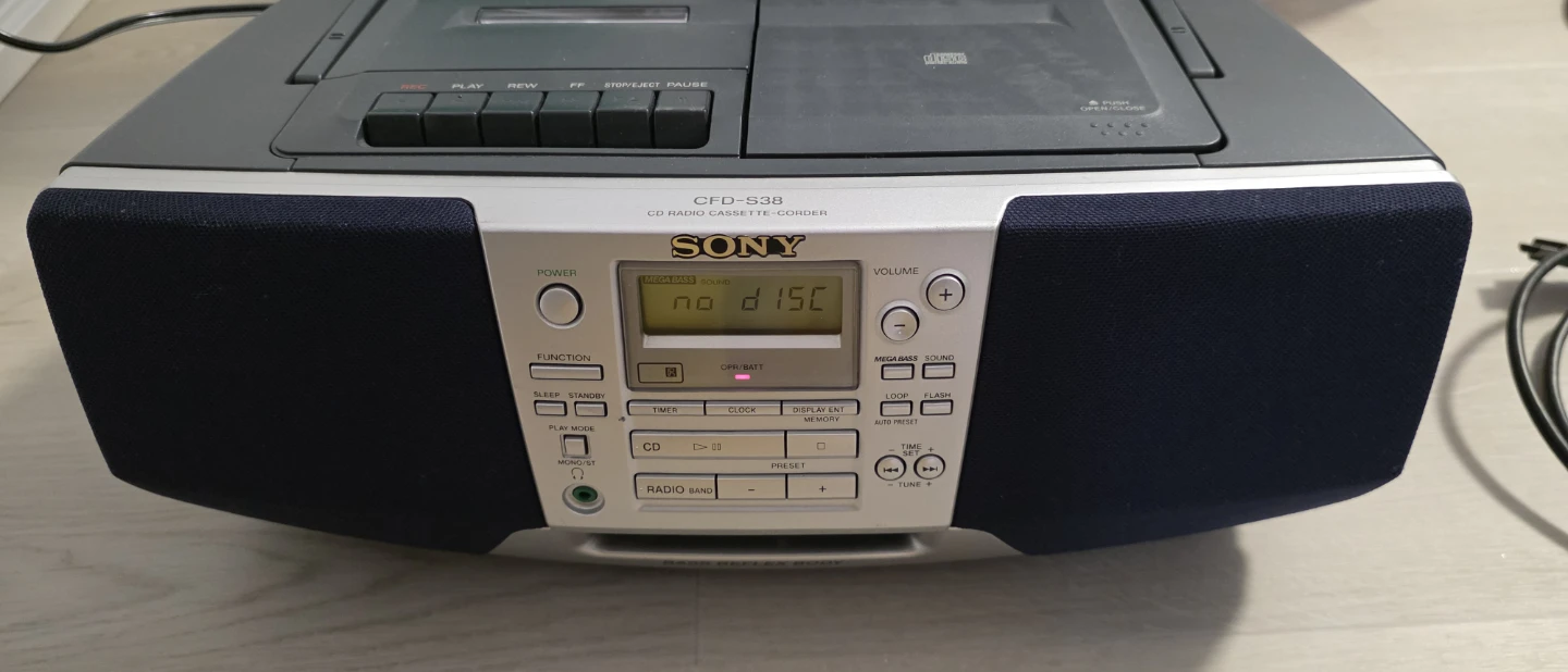 Sony CFD-S38 CD PLAYER CASSETTE AM/FM RADIO STEREO BOOMBOX