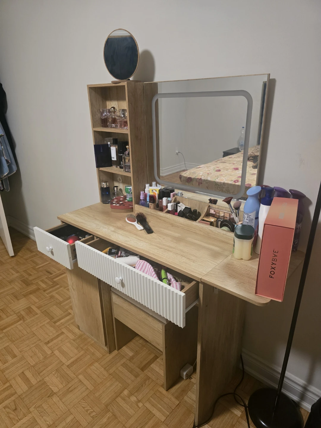 Vanity Makeup Table / Dressing Table – Excellent Condition