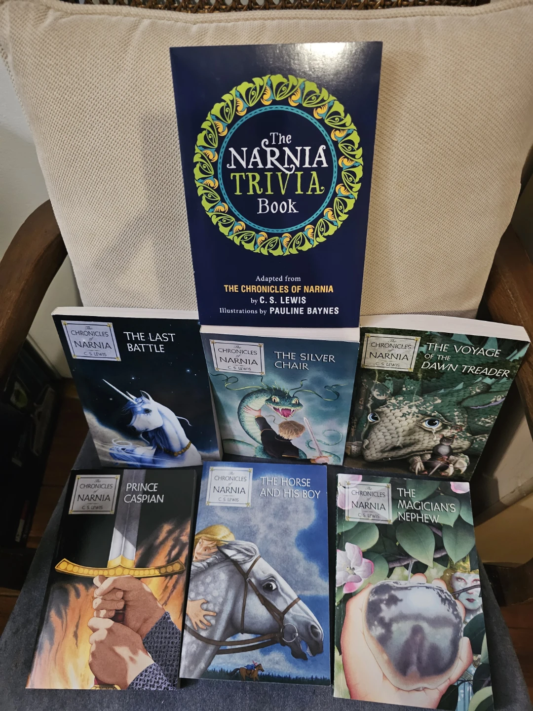 The Chronicles of Narnia Boxed Set & Trivia Book - photo 3