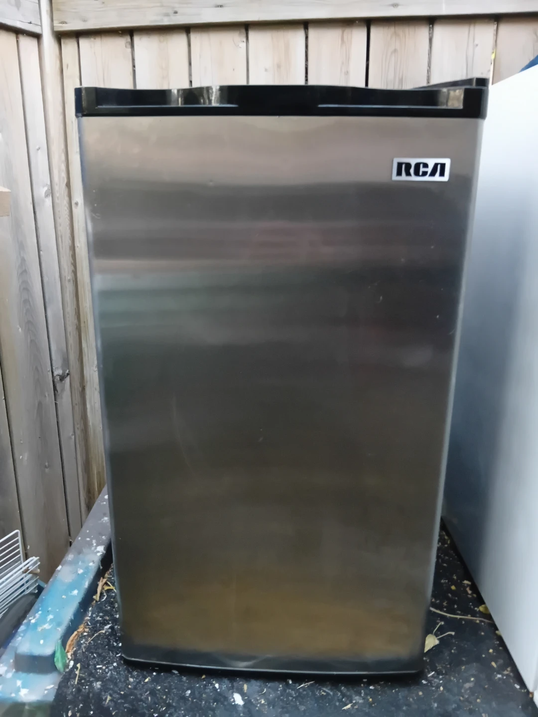 RCA Compact Mini Fridge READ DESCRIPTION ON SIZE