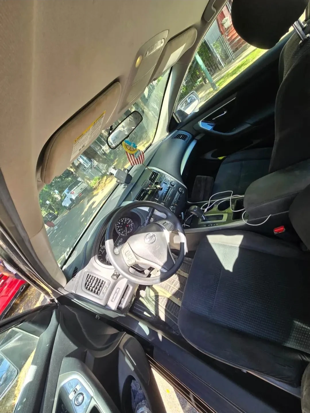 Black Nissan Altima 2014 - photo 4