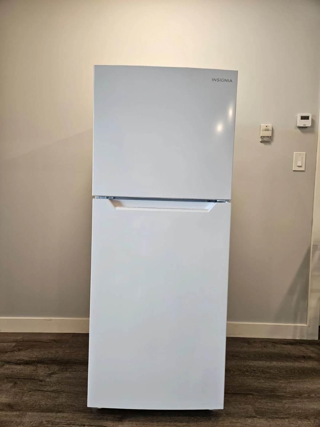Insignia Top-Freezer Refrigerator