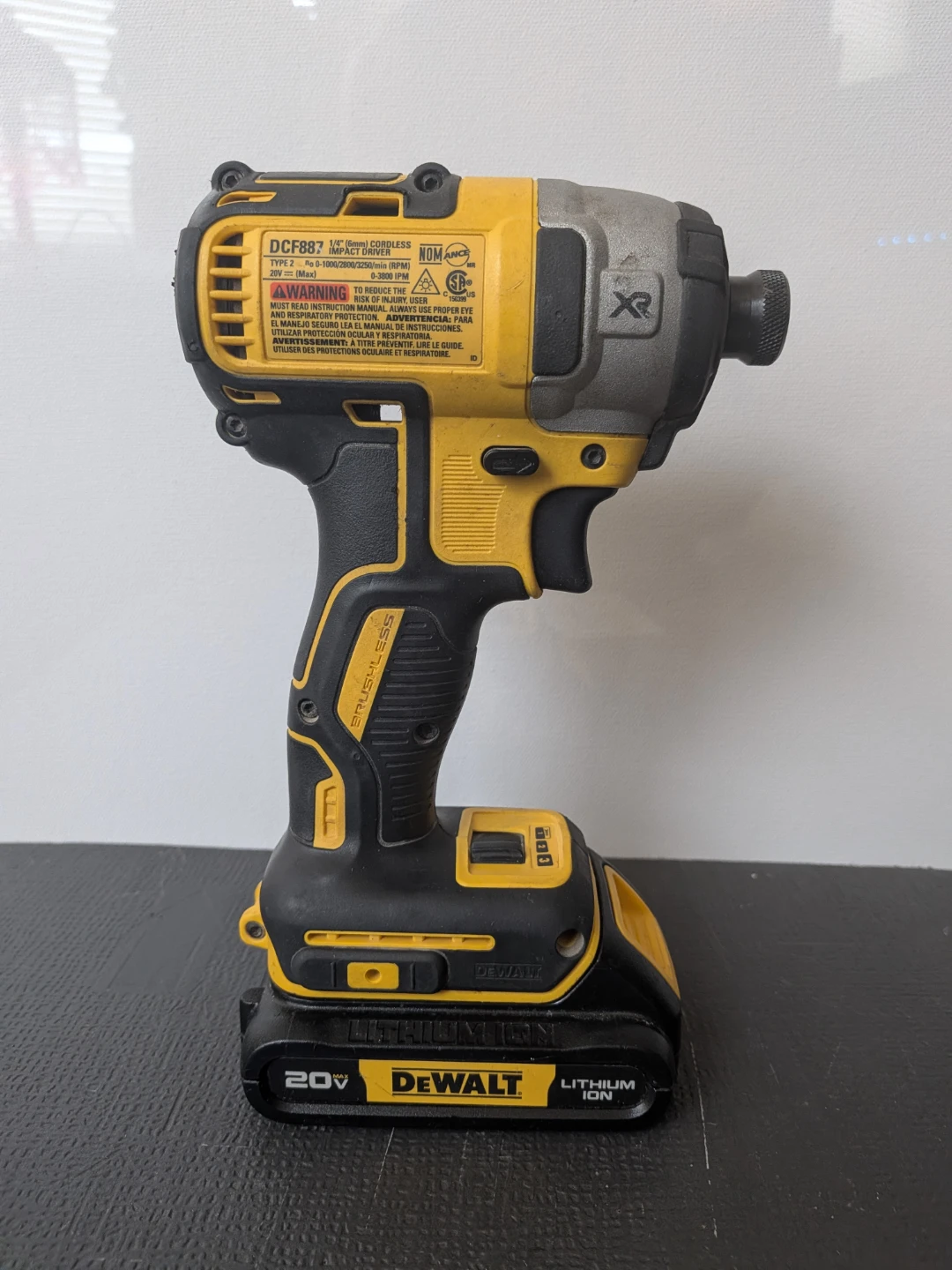 DeWalt 20V MAX XR Brushless Impact Driver (DCF887) w/ Battery - photo 3