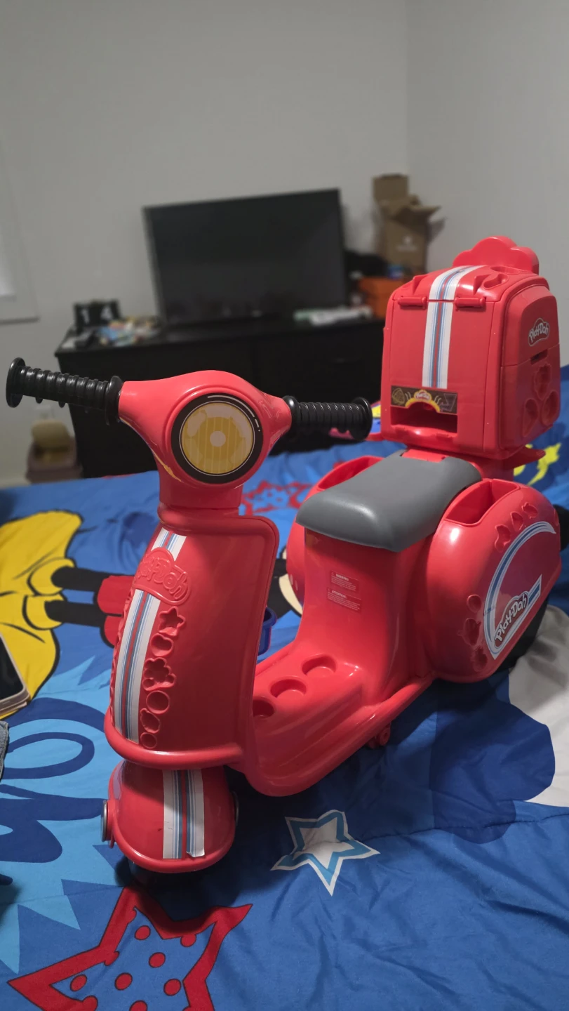 Play-Doh Kitchen Creations Delivery Scooter
