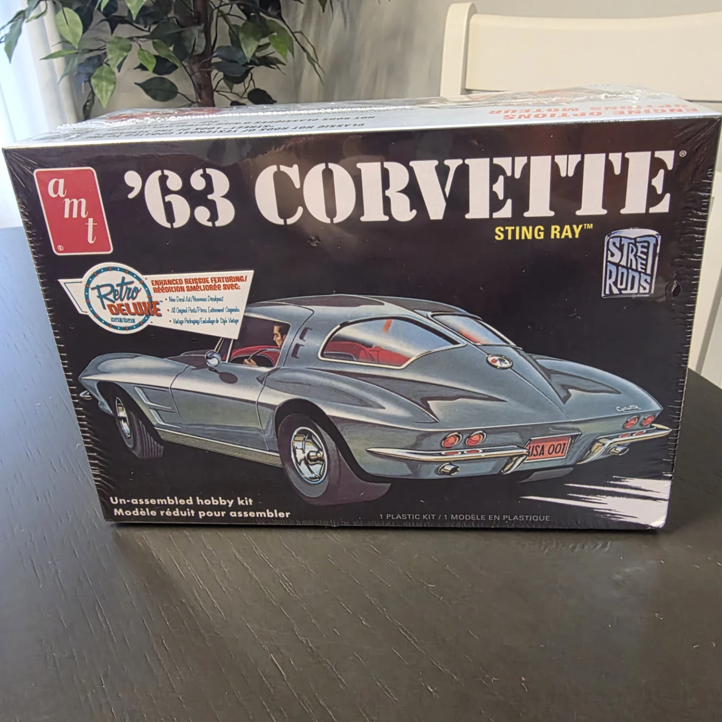 AMT 1963 Corvette Sting Ray Model Kit