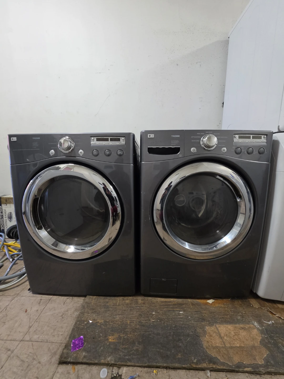 LG Tromm Front Load Washer and Dryer Set