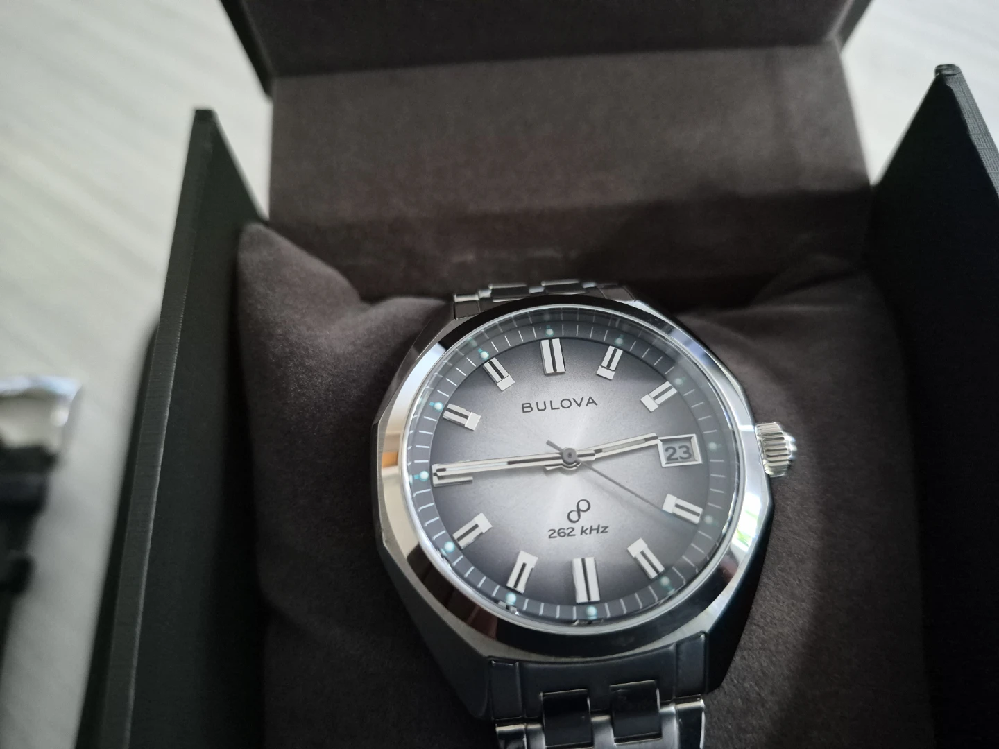 Bulova Jetstar Watch + Extra Leather Strap - photo 3