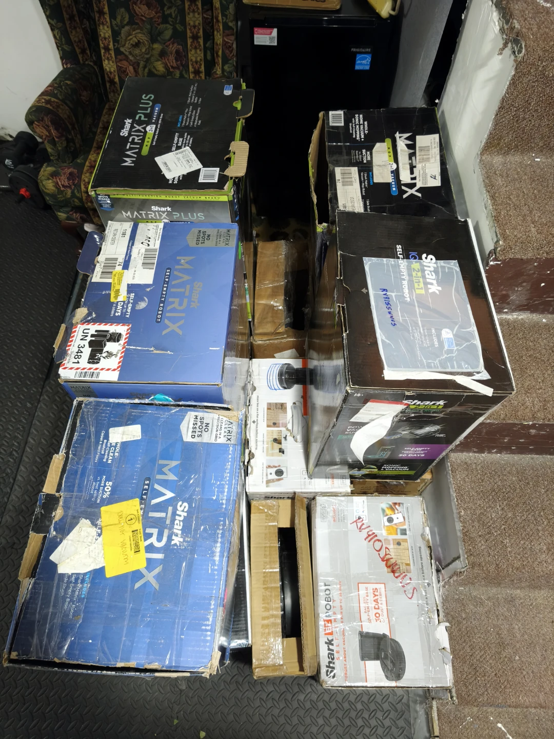 Lot of 15 Used Shark Matrix Robot Vacuum cleaners - photo 2