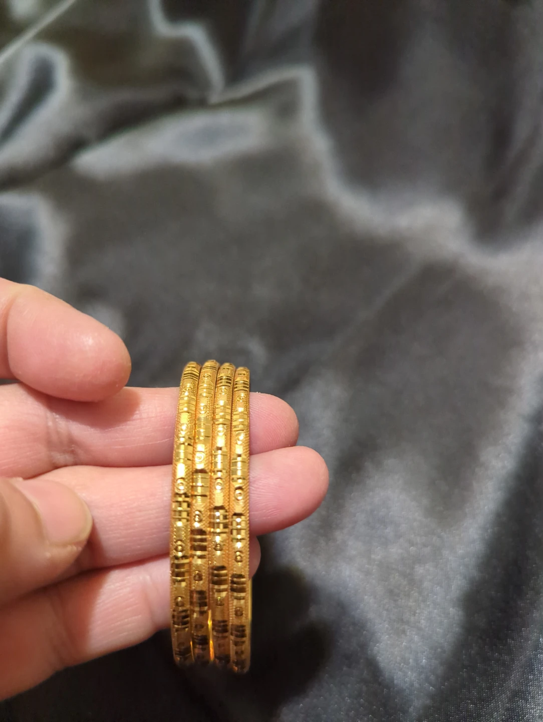Set of 4 Gold Tone Bangles - photo 2