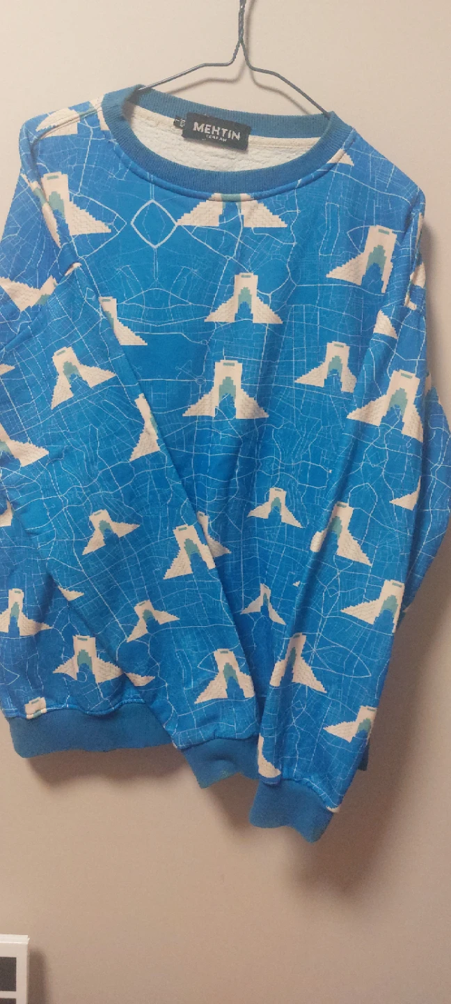 Selection of three long-sleeve crewneck sweatshirts - photo 2