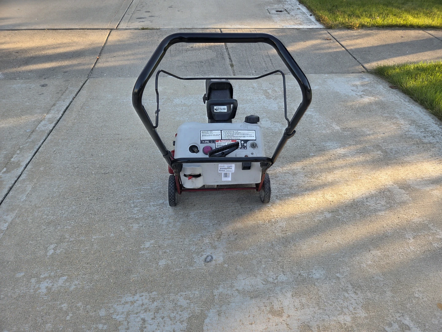 White Outdoor 5.5 HP 2 cycle 21"