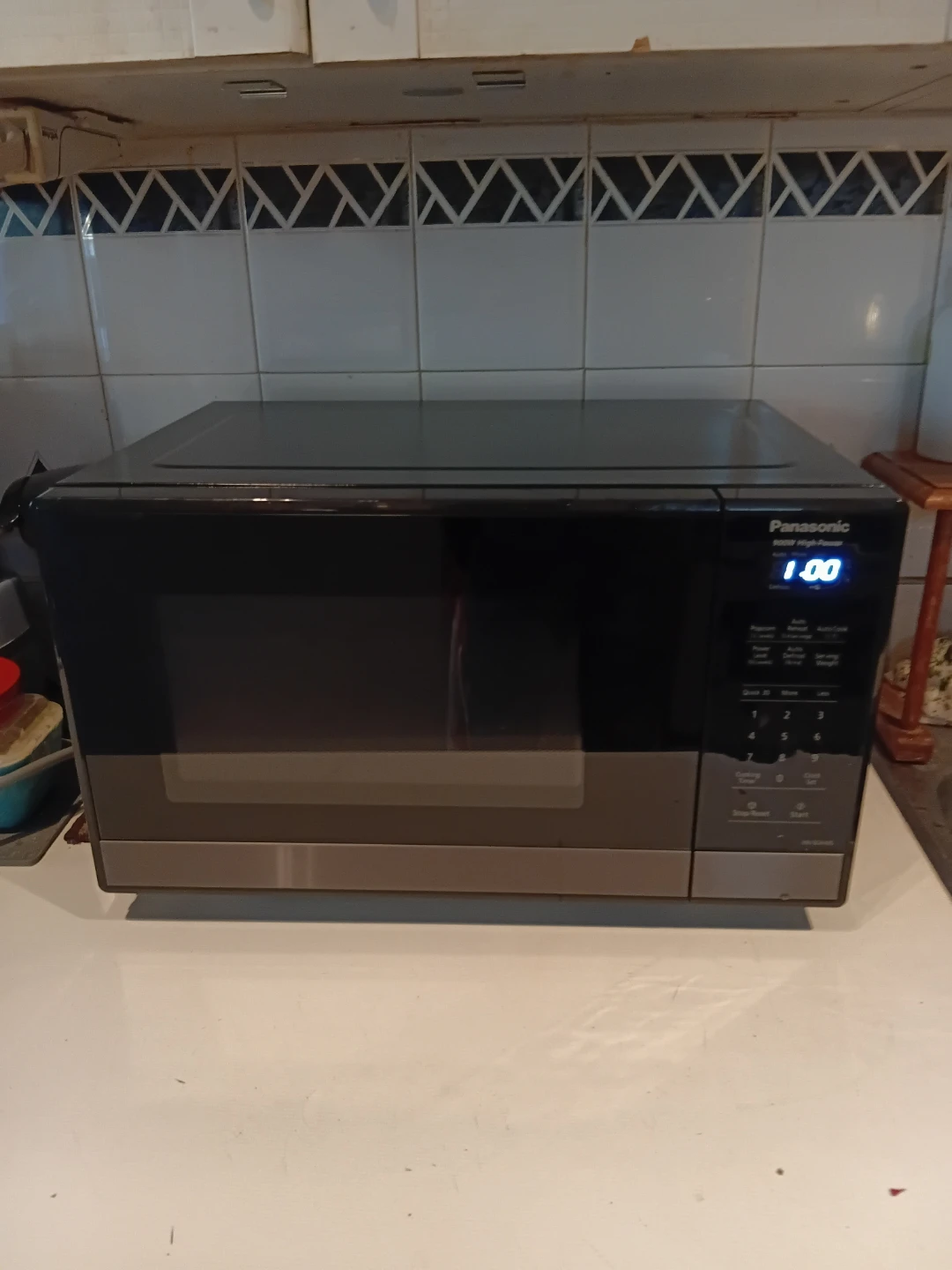 Panasonic Compact Countertop Microwave READ DESCRIPTION ON SIZE