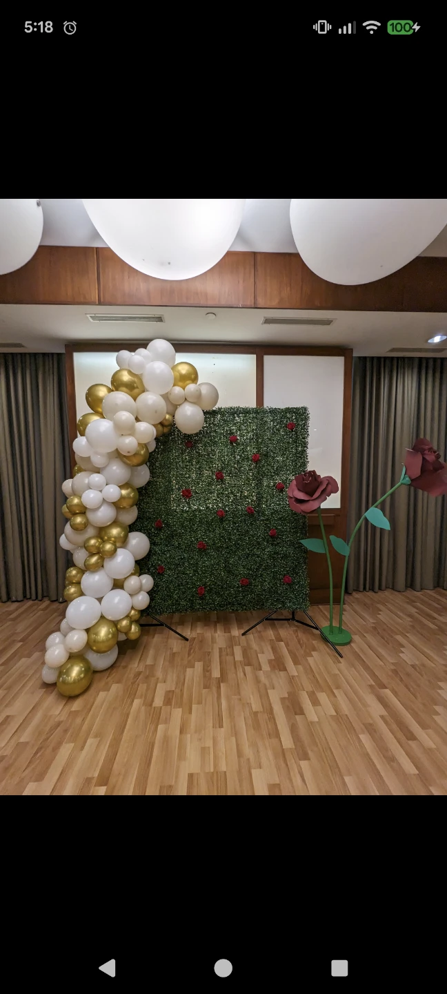 Artificial Boxwood Backdrop and Large Roses and centerpieces - photo 2