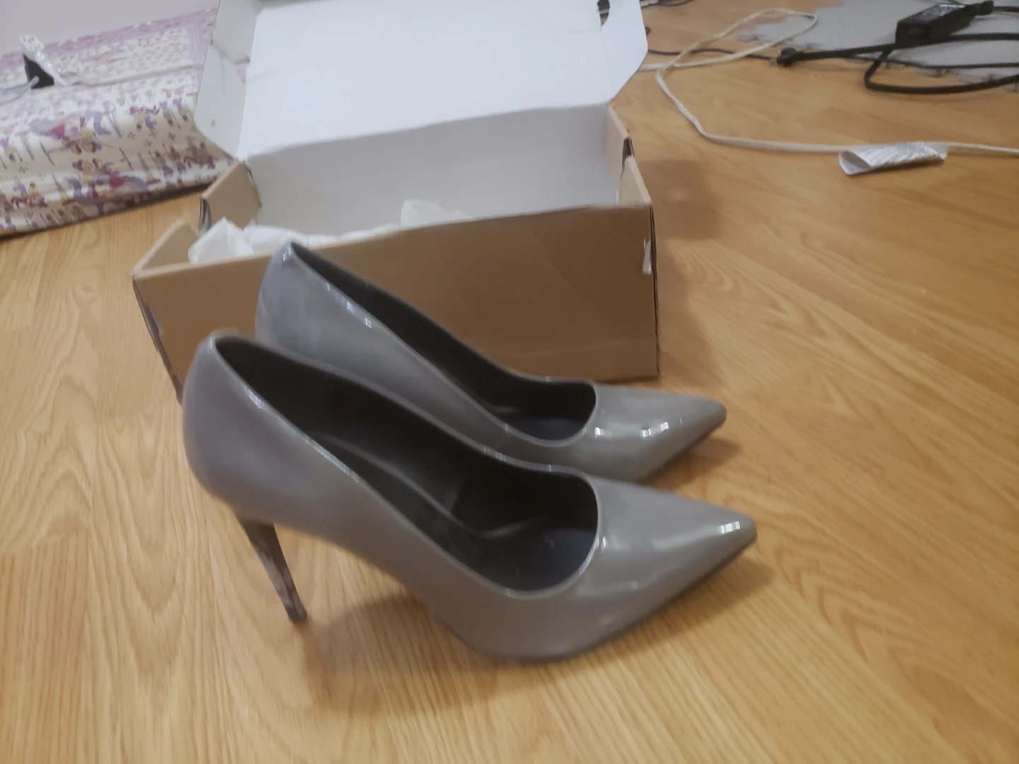 Le Château Grey Patent Heels - photo 2