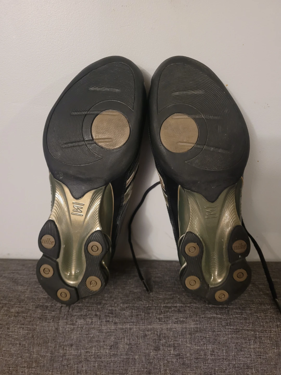 Nike Shox Women's Athletic Shoes Black and Gold - photo 4
