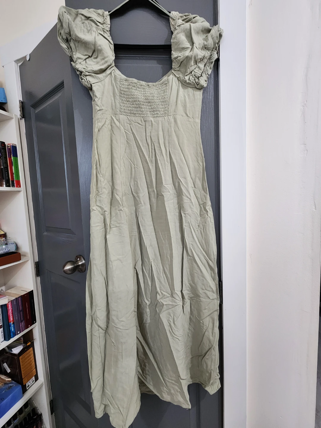 Sage green puff sleeve midi dress - photo 4
