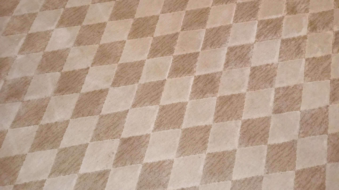 Round Tan Diamond Pattern Area Rug - photo 2