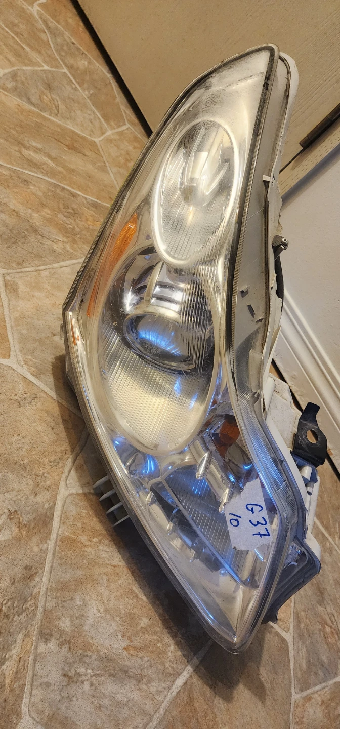 Infiniti G37 Headlight Assembly