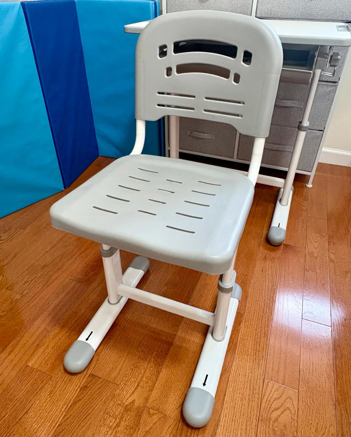 Honey Joy Kids Desk and Chair Set – Height Adjustable, Gray - photo 2