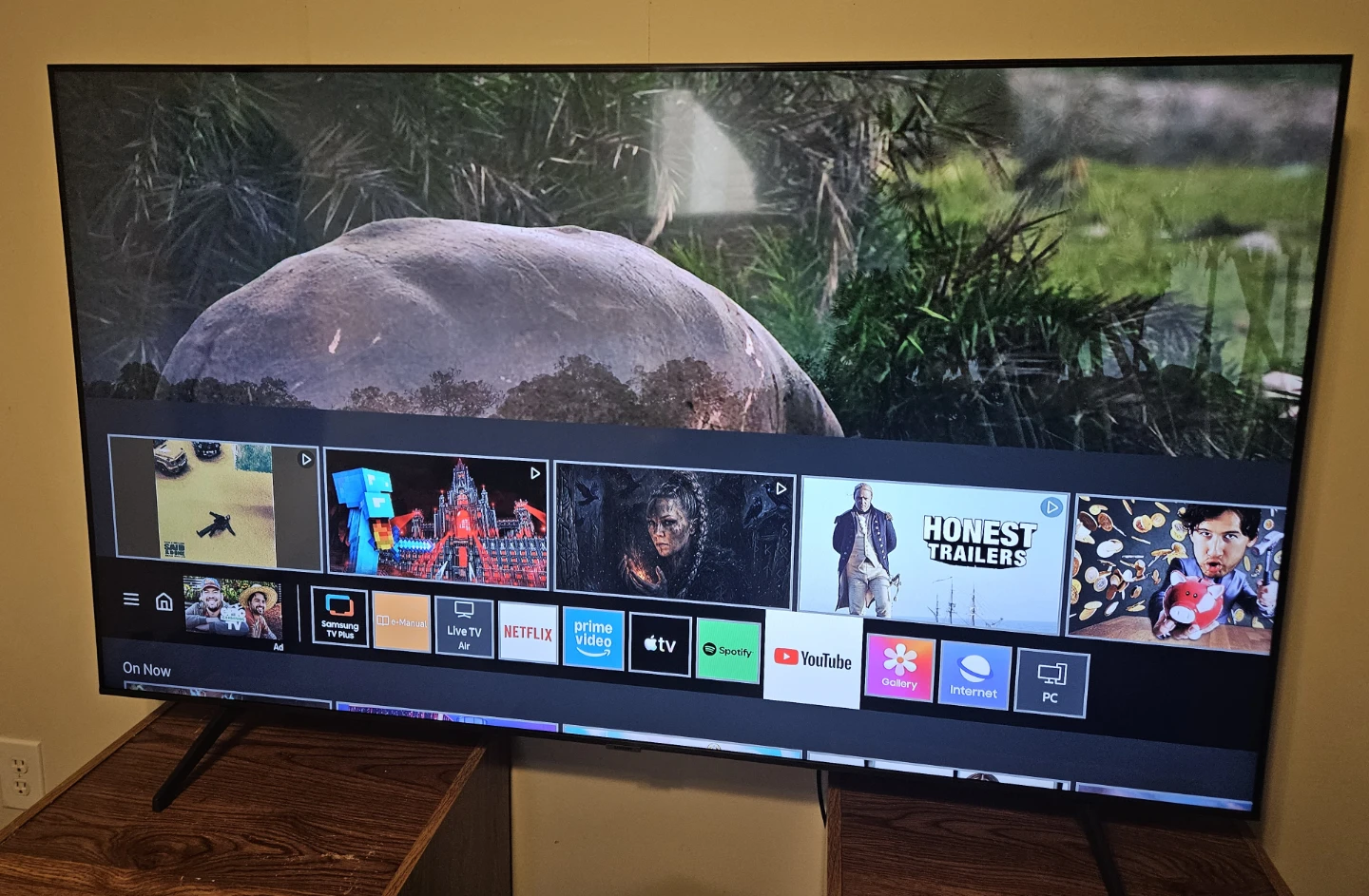 65" Samsung UHD 4K LED Smart TV