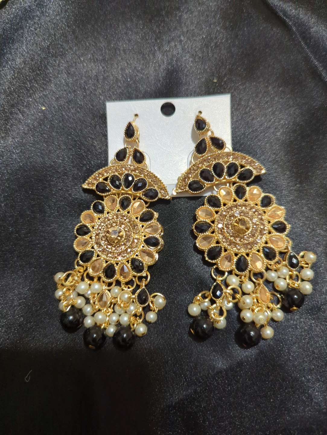 Gold-Tone Statement Jewellery Set with Black Beads - photo 3