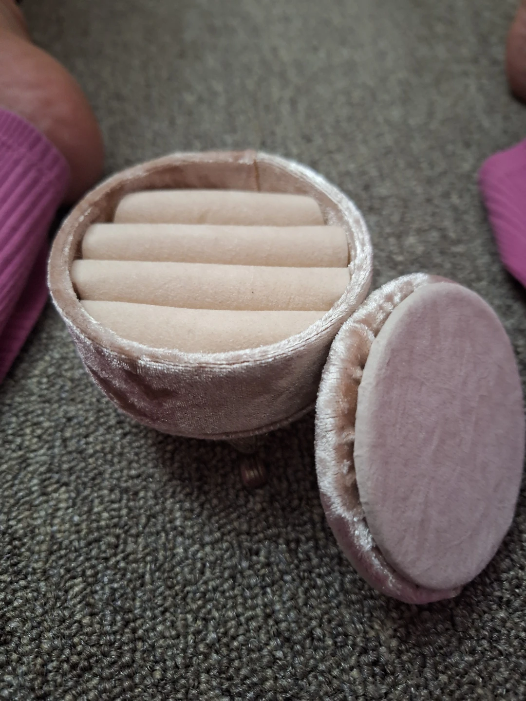 Pink Velvet Ring Holder Box - photo 2