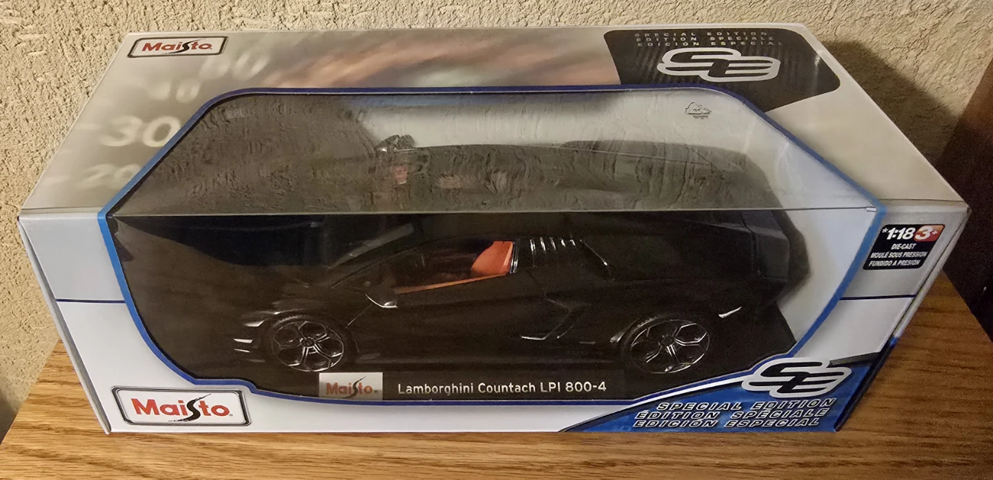1:18 Lamborghini Countach LPI 800-4