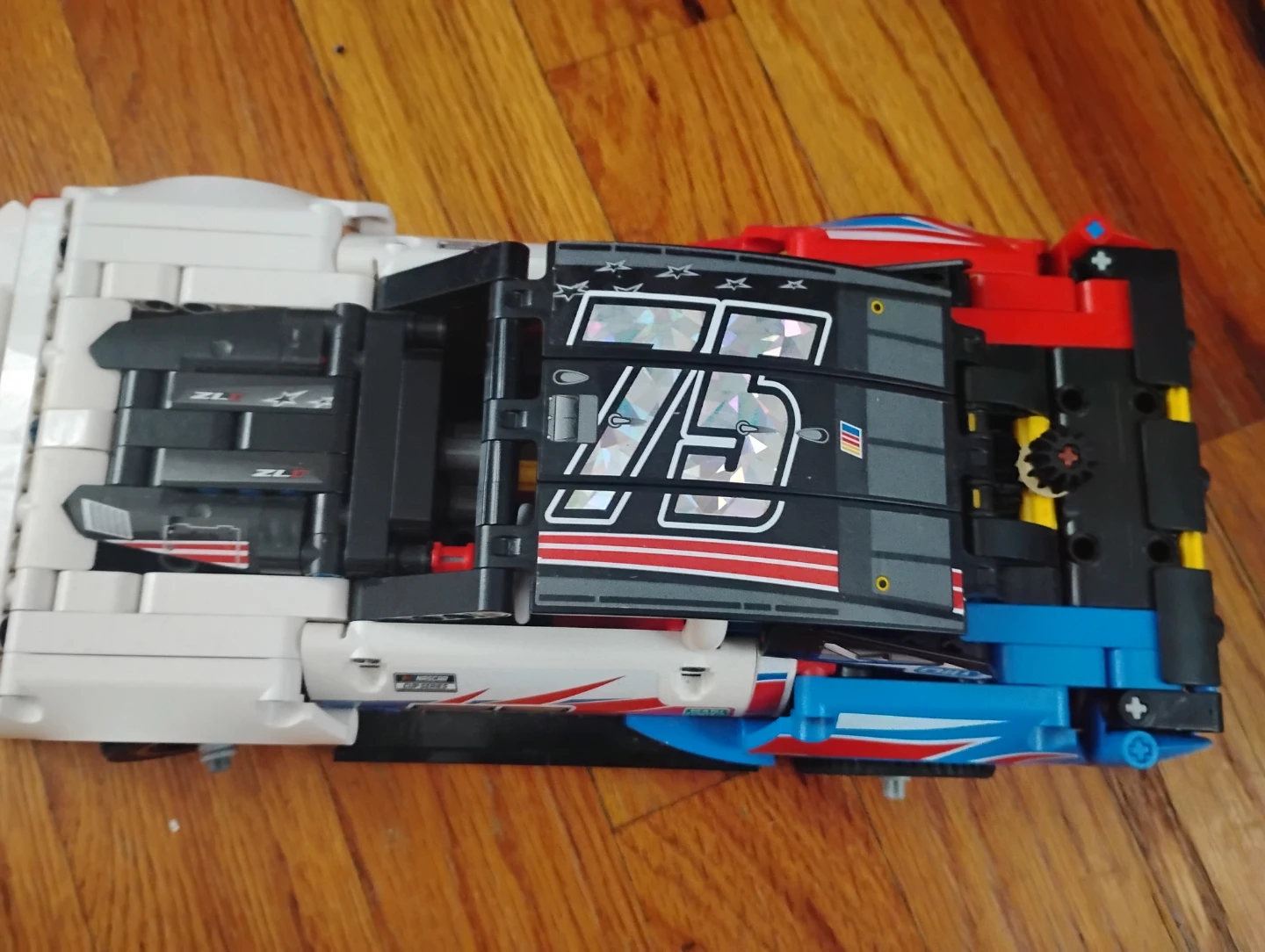 LEGO Technic NASCAR Next Gen Chevrolet Camaro ZL1 - photo 5