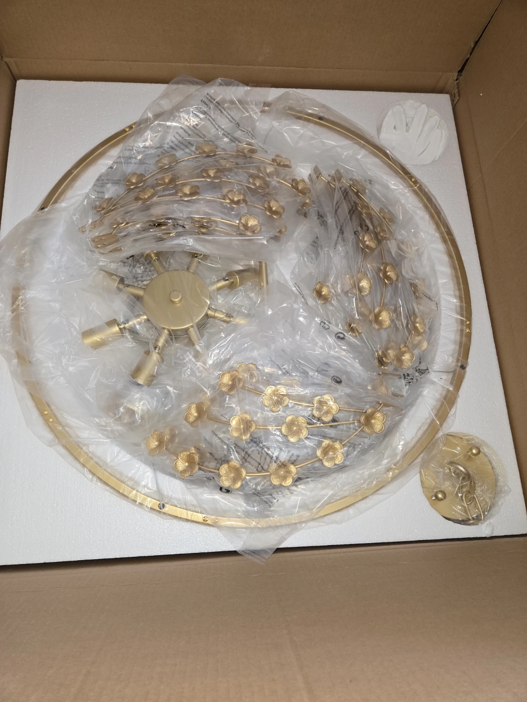 TOCHIC Gold Metal Flower Chandelier - photo 4