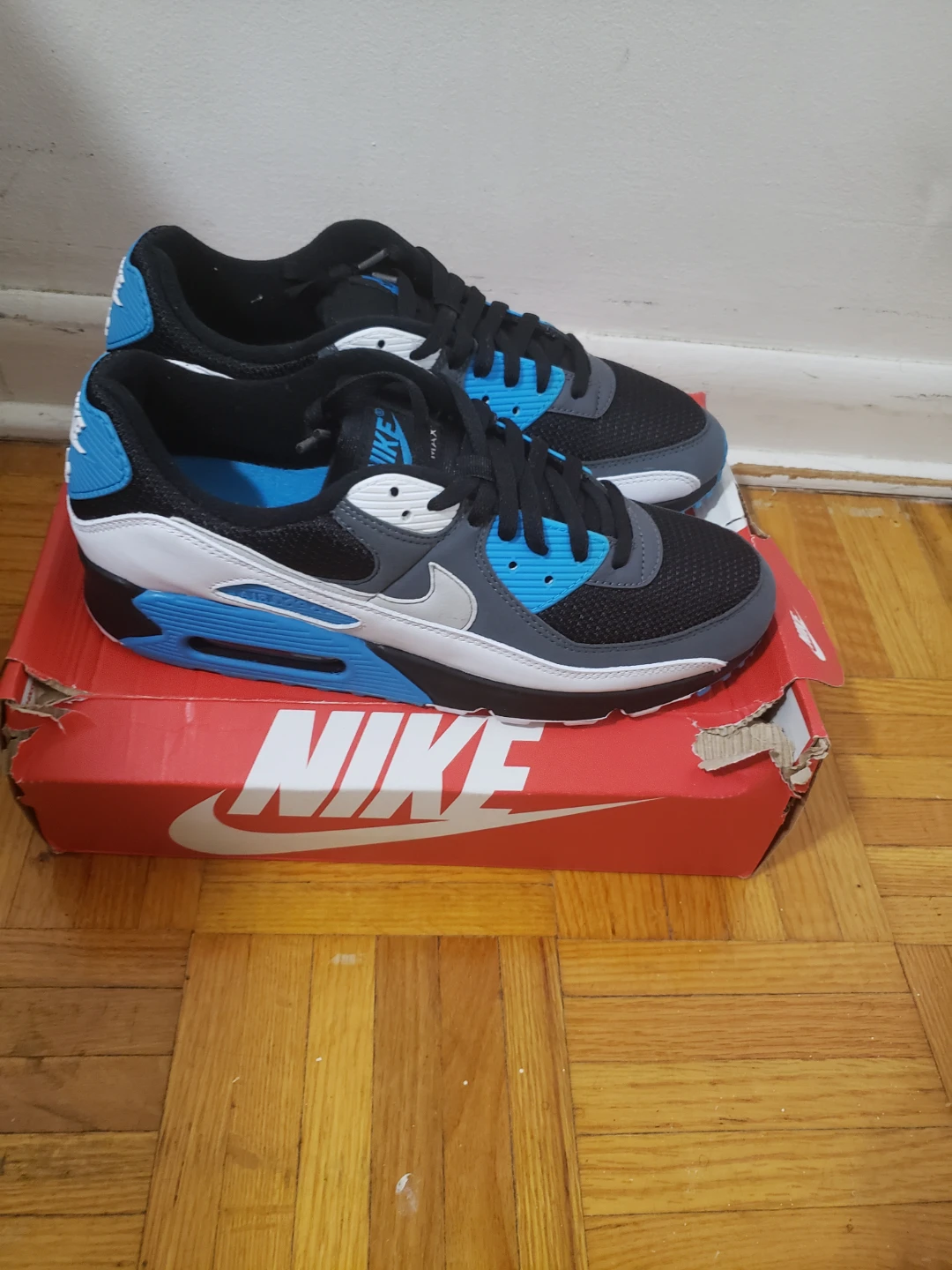 Nike Air Max 90 Sneakers Size 11