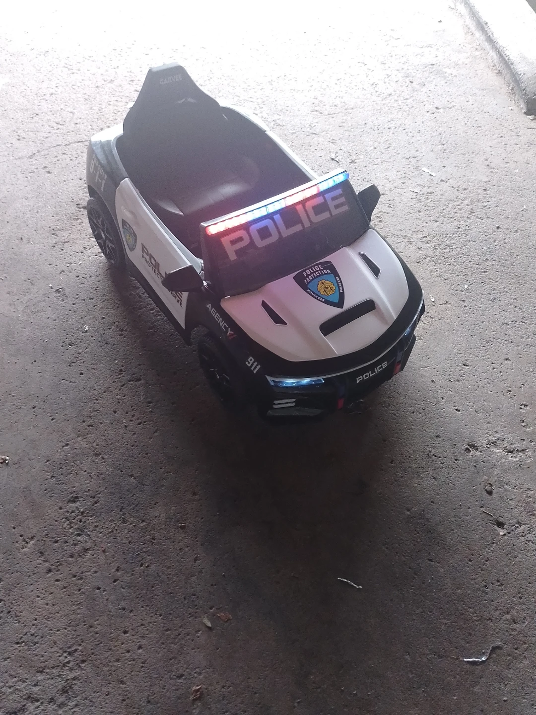 Qaba 12V Kids Electric Police Car 🚔 - photo 3