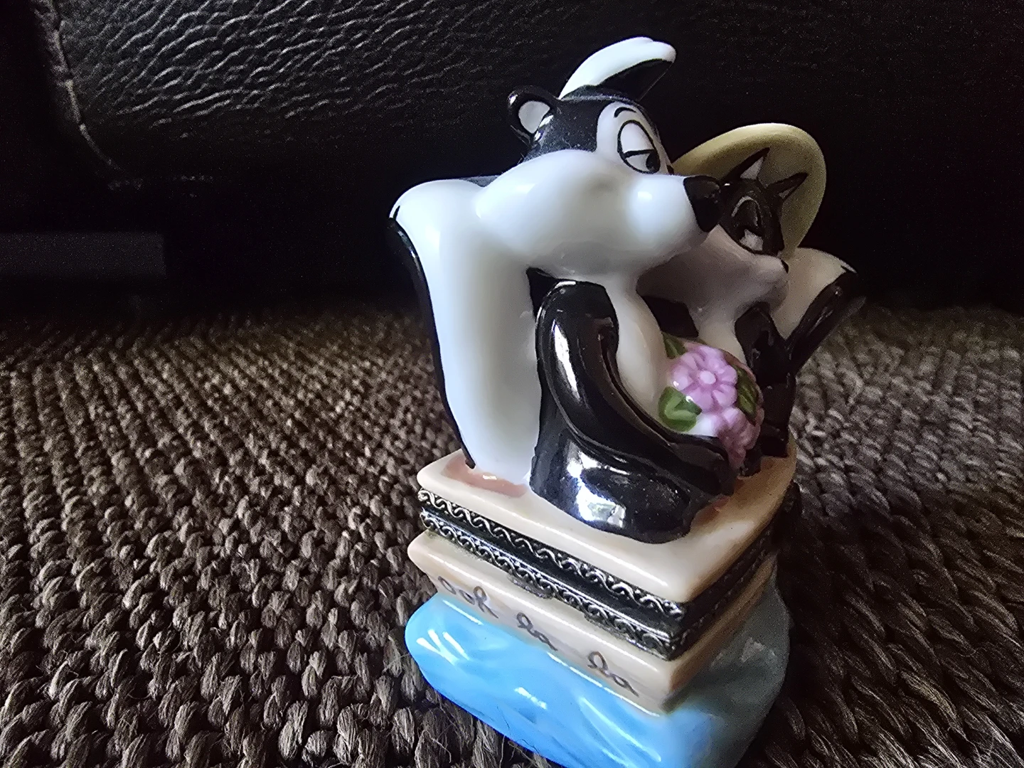 Warner Bros Pepee Le Pew Ceramic Trinket Box - photo 5