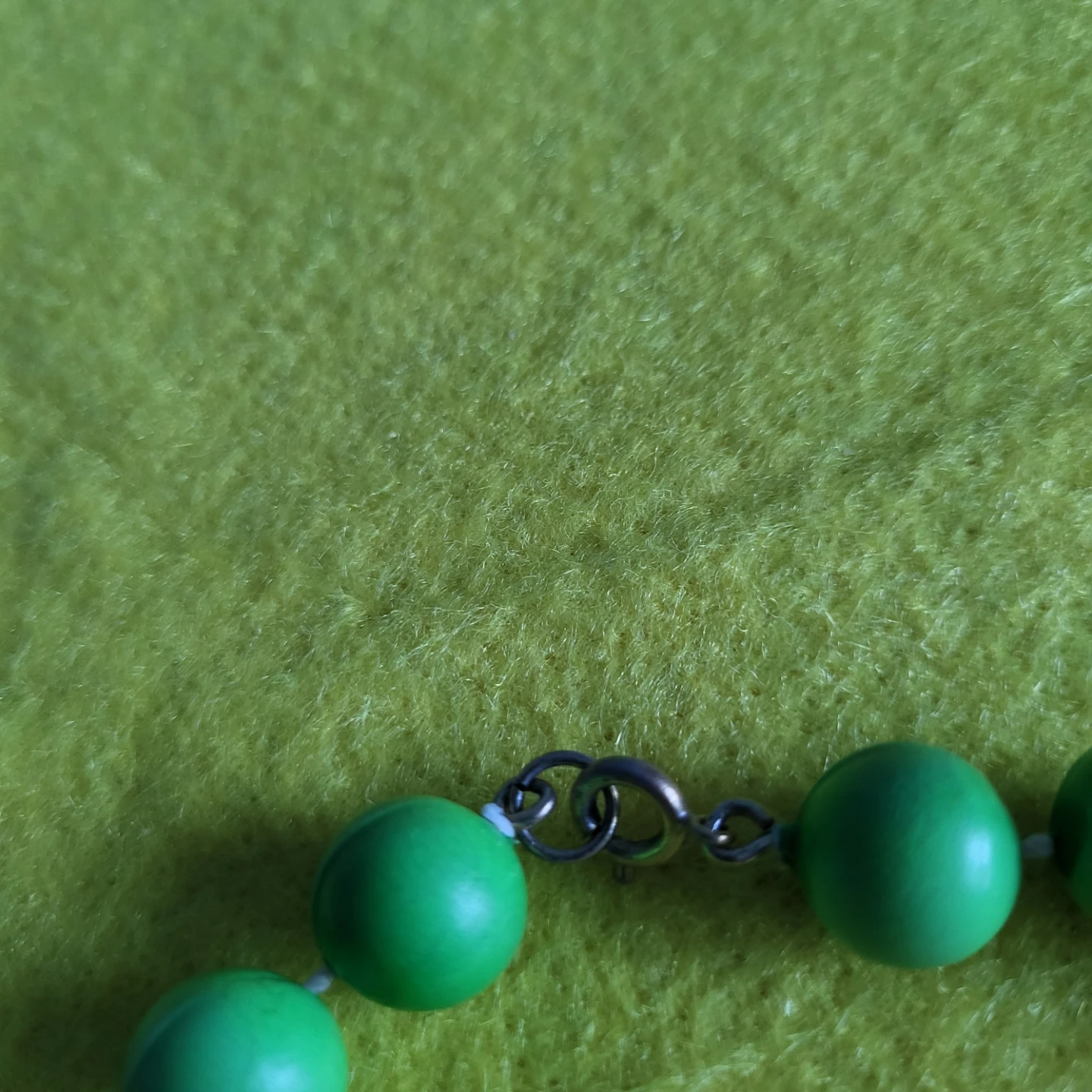 Bright Green Beaded Necklace and Clip-on Earrings Set - photo 2